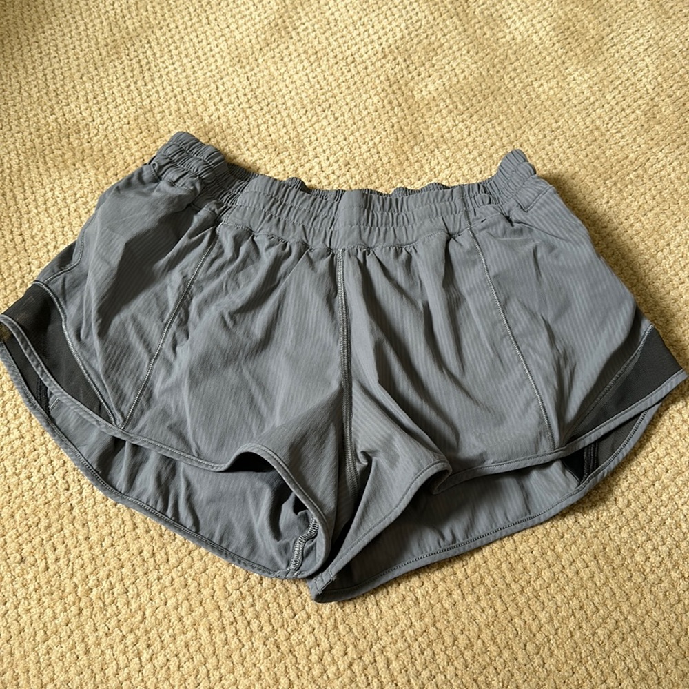 Lululemon perfect condition size 8 hottie hot shorts